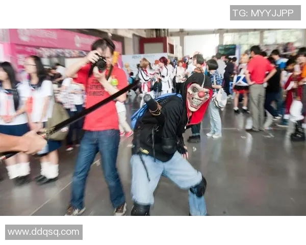 足球明星勇闯外星球与外星人展开惊心动魄的单挑对决